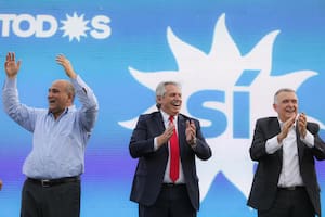 Alberto Fernández, con Manzur y Jaldo, en Tucumán; uno de sus actos de la "gira del sí" en el que también estuvo Aníbal Fernández