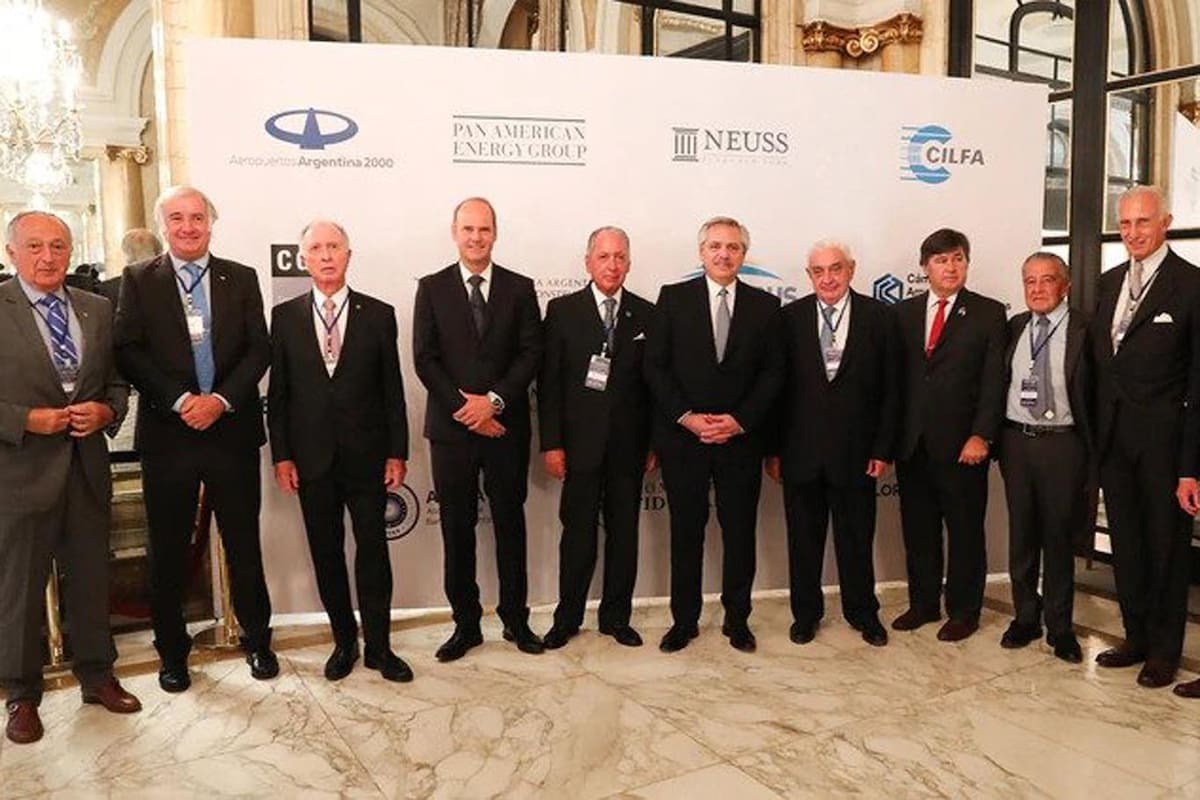 Alberto Fernández con miembros del Consejo Interamericano de Comercio y Producción en el Alvear