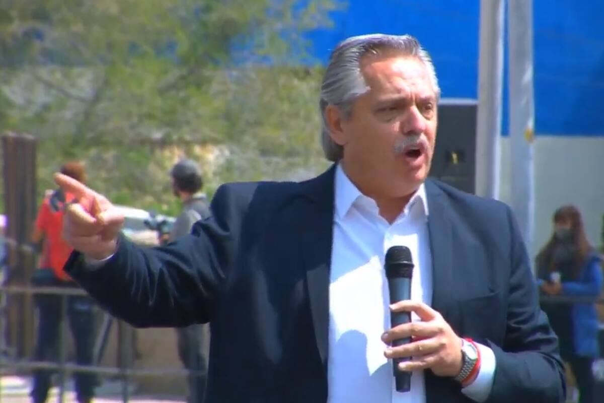 Alberto Fernández despide a Evo Morales en la frontera con Bolivia