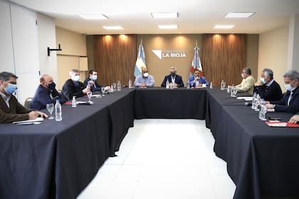 Alberto Fernández, dicen los analistas, deberá negociar más con los gobernadores tras la caída del Presupuesto 2022