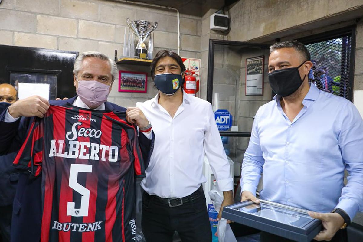 Alberto Fernández, Diego Achile (centro) y Marcelo Achile (derecha)