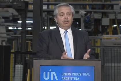 Alberto Fernández durante el acto de la UIA por el Día de la Industria