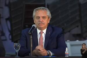 Alberto Fernández durante el acto que encabezó hoy en Las Parejas, Santa Fe