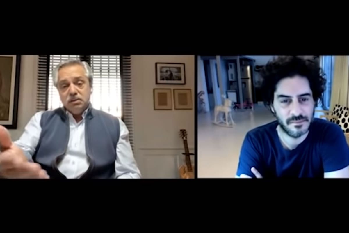 Alberto Fernández, durante la entrevista con el humorista gráfico Tute
