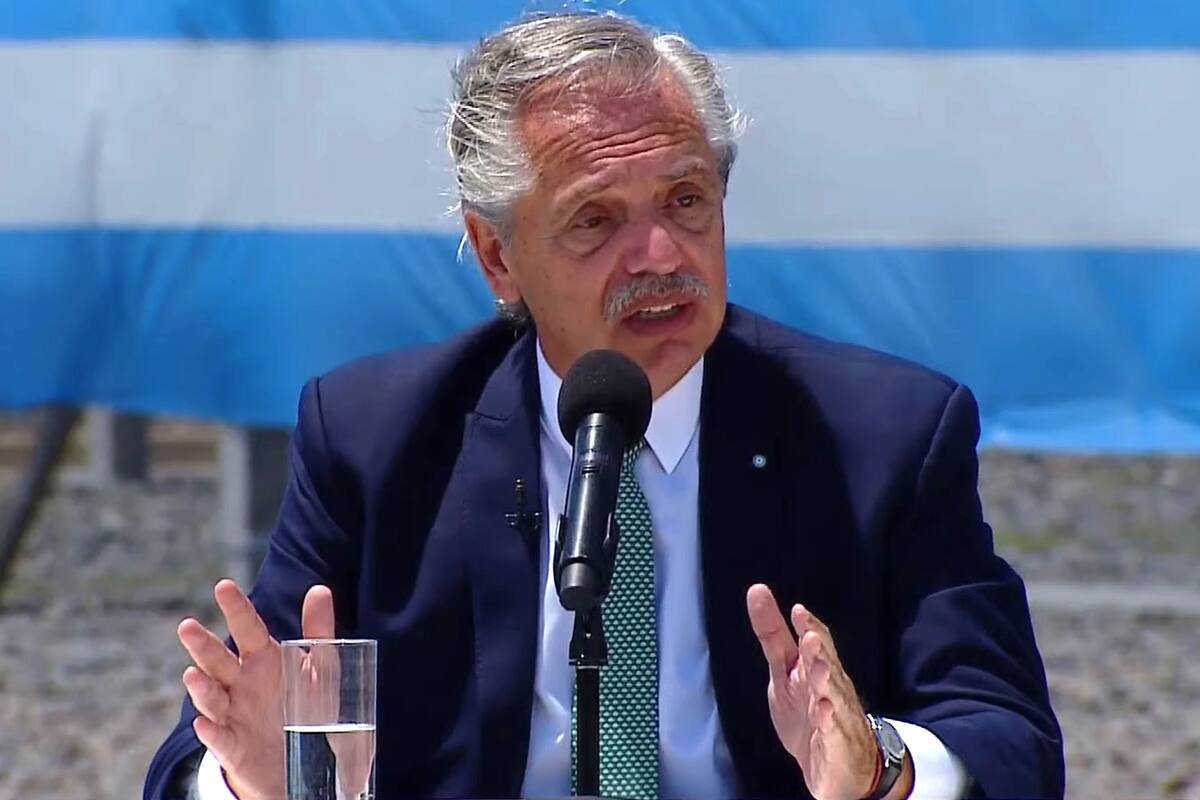 Alberto Fernández durante la inauguración de obras en la Central Térmica Ensenada Barragán