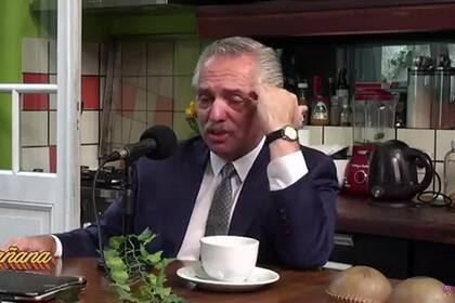 Alberto Fernández durante un encuentro radial en el que se mostró emocionado