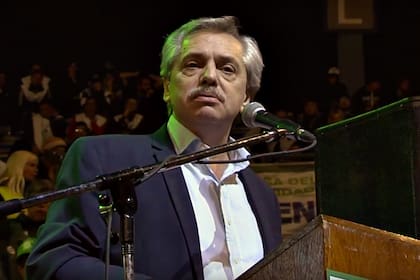 Alberto Fernández en el acto de SMATA