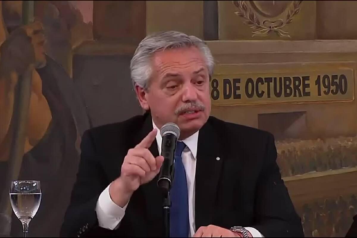 Alberto Fernández, en el acto de la CGT: "El poder no pasa por ver quién tiene la lapicera"