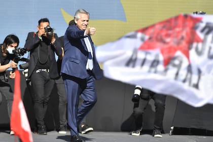 Alberto Fernández en el acto de la militancia en Plaza de Mayo