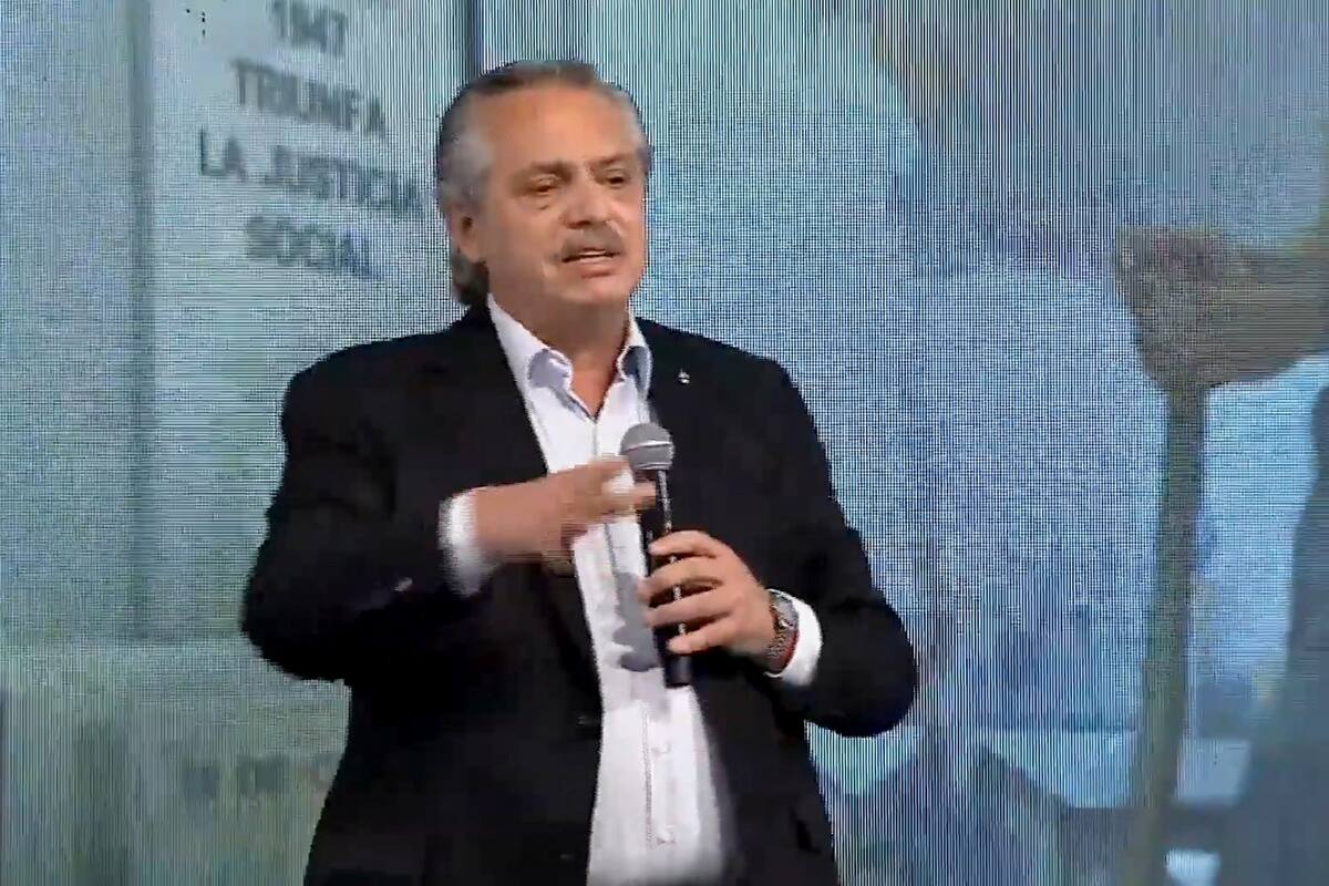 Alberto Fernández en el acto llevado a cabo en la sede de la CGT