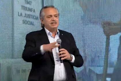 Alberto Fernández en el acto llevado a cabo en la sede de la CGT