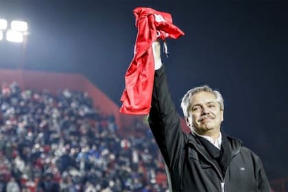 Alberto Fernández en el estadio de Argentinos Juniors