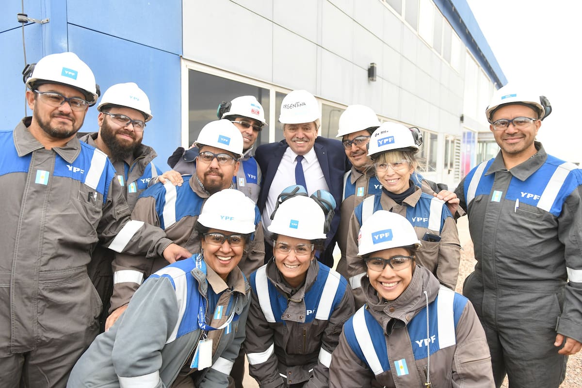 Alberto Fernández en el yacimiento Loma Campana en Vaca Muerta, provincia de Neuquén, al anunciar la puesta en marcha de la construcción del gasoducto Néstor Kirchner