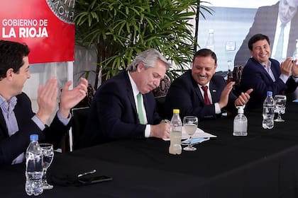 El presidente Alberto Fernández, esta mañana, en un acto del que participó con el ministro Daniel Arroyo