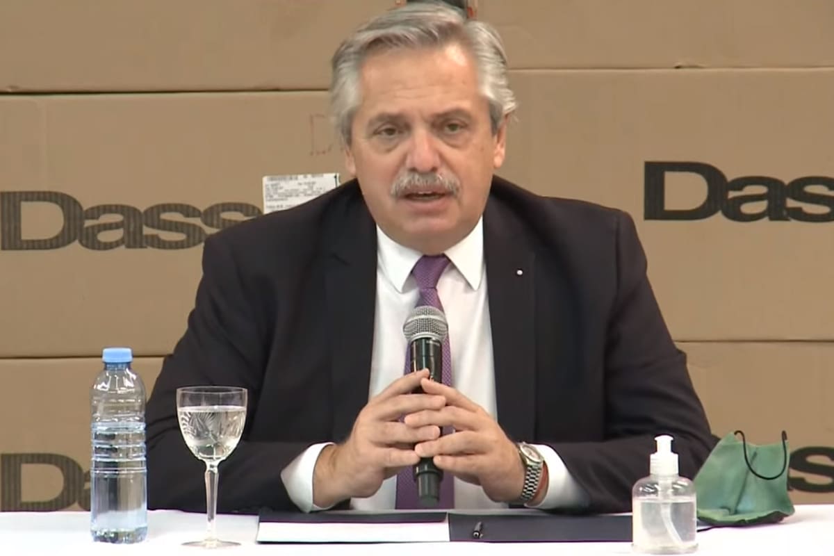 Alberto Fernández en la fábrica de calzado deportivo Dass en El Dorado, Misiones