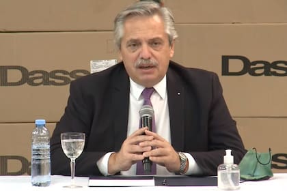 Alberto Fernández en la fábrica de calzado deportivo Dass en El Dorado, Misiones