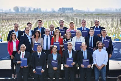 Fernández reunió en Mendoza a nueve gobernadores