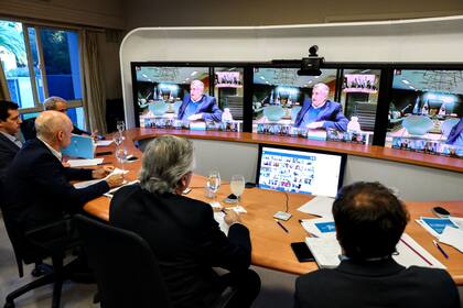Una reunión de Alberto Fernández en la residencia de Olivos con los gobernadores mediante el sistema de telepresencia de Cisco