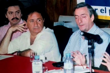 Alberto Fernández en una imagen sin fecha junto Néstor Kirchner y Eduardo Duhalde