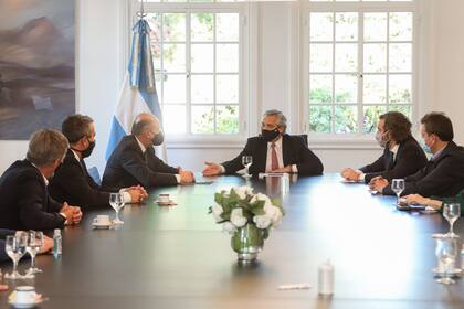 Alberto Fernández en una reunión con gobernadores