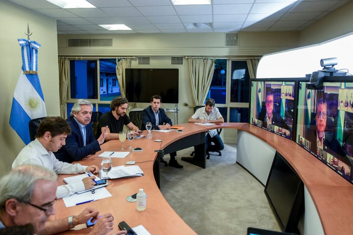 Alberto Fernández encabezó anteayer una videoconfrencia de la que participaron todos los gobernadores