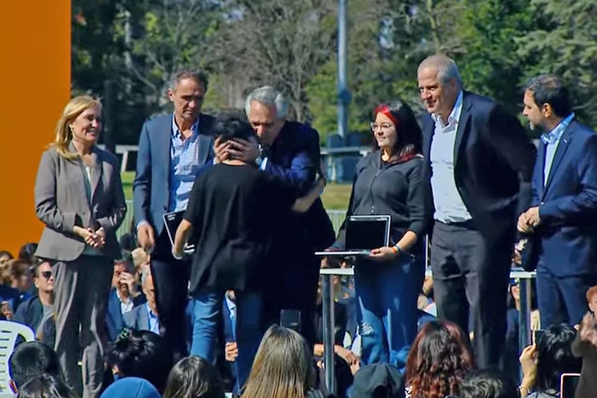 Alberto Fernández encabezó el acto de entrega de netbooks del programa ConectarIgualdad junto al ministro de educación Jaime Perczyk