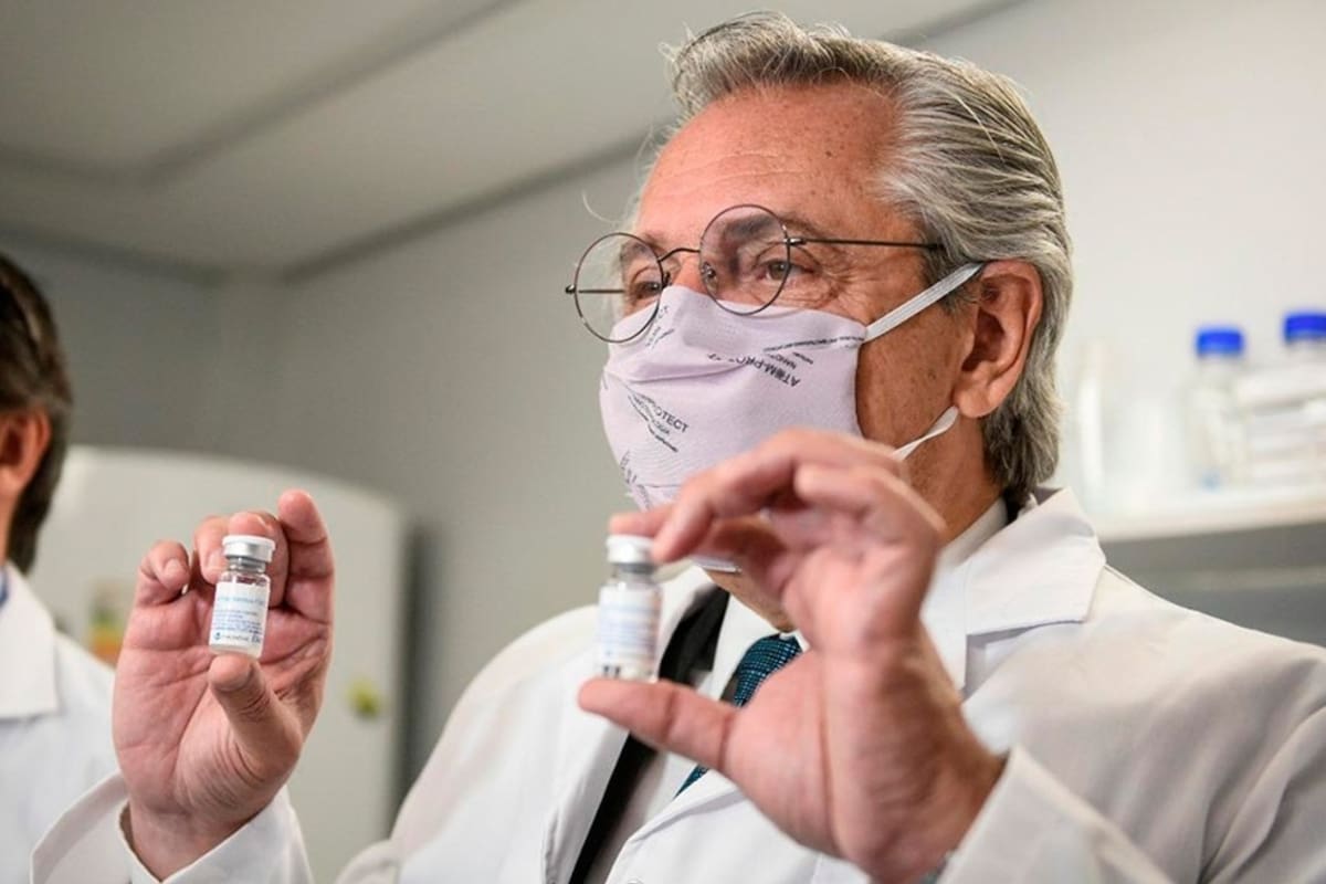 Alberto Fernández espera suplir con vacunas chinas la demora en la provisión de Rusia que complicó los planes anunciados