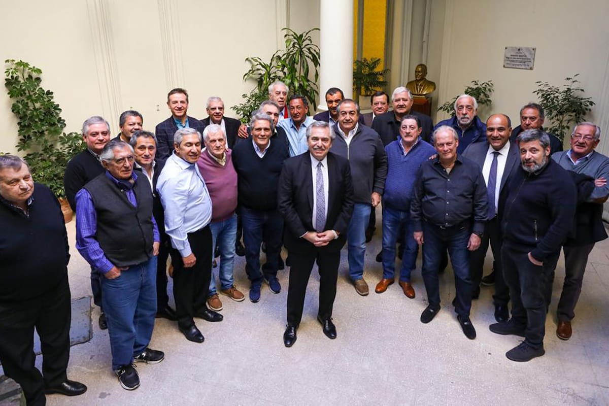 Alberto Fernández estuvo en la sede de la UPCN con los popes sindicales