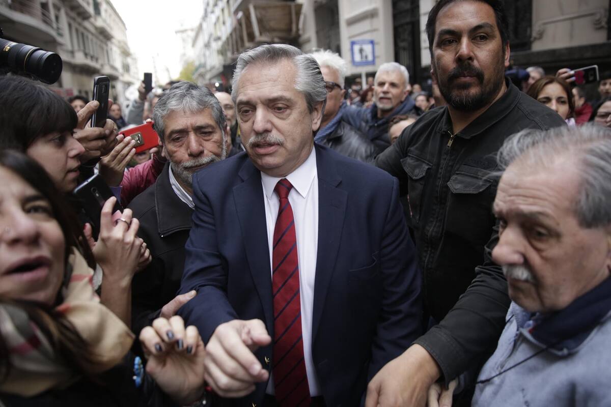 Alberto Fernández exhibió su satisfacción y analizó el resultado con su compañera de fórmula