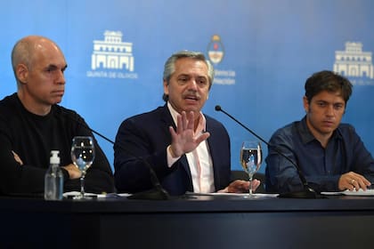 Alberto Fernández junto a Horacio Rodríguez Larreta y Axel Kicillof, ayer, en la conferencia de prensa en Olivos