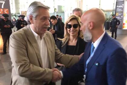 Alberto Fernández fue recibido por el embajador argentino en México, Ezequiel Sabor