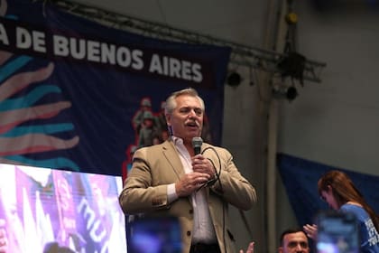 Alberto Fernández habla en el precongreso bonaerense del Movimiento Evita