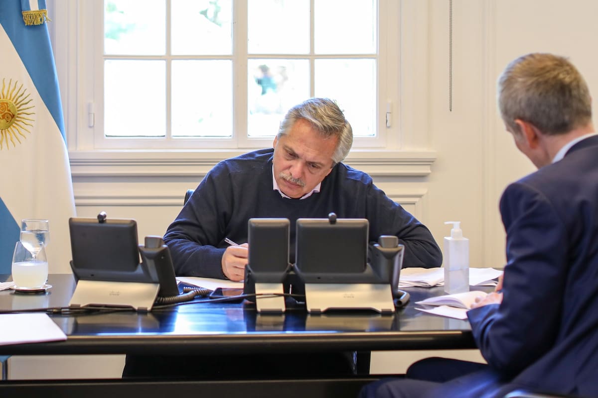 Alberto Fernández habló ayer con su par Macron