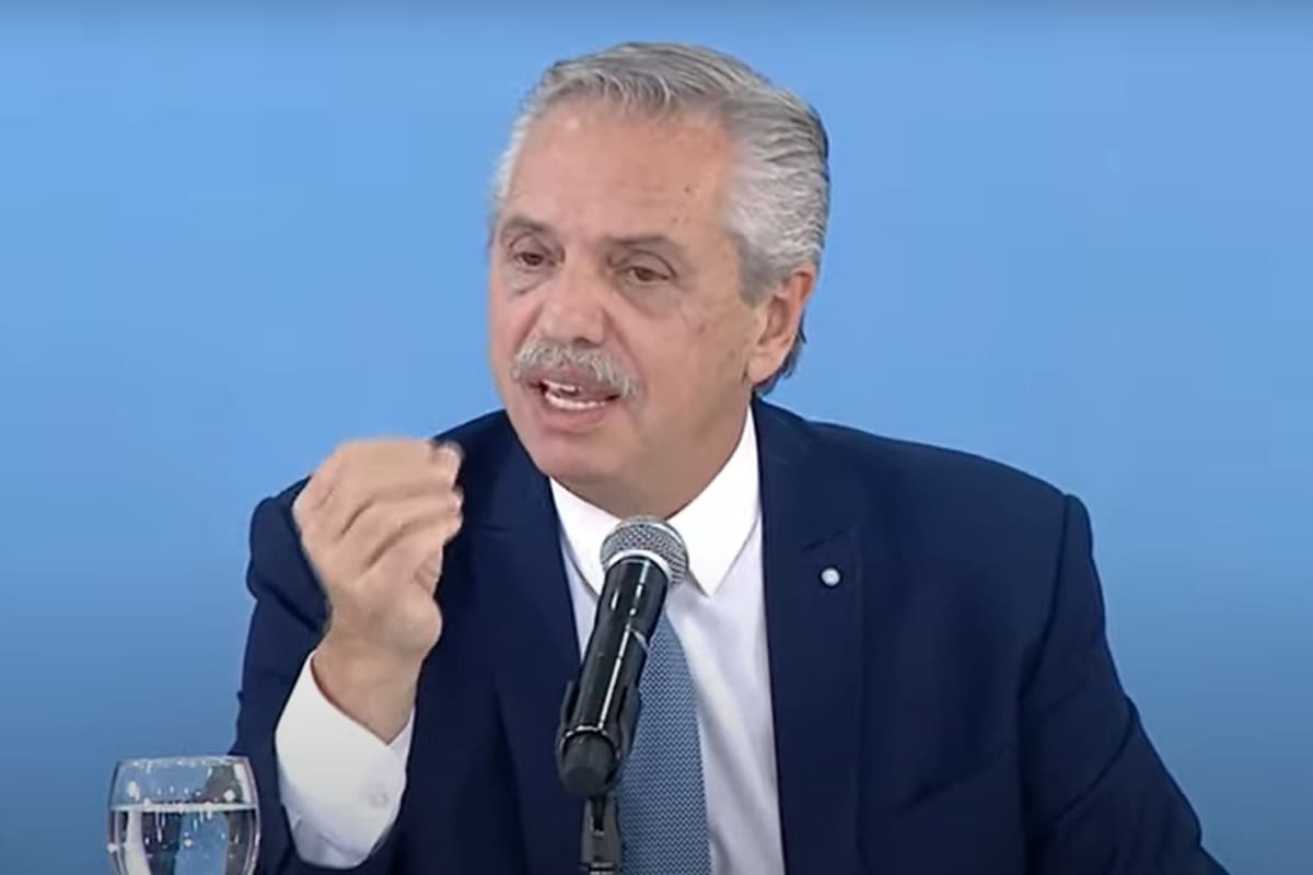 Alberto Fernández hizo su primera aparición pública en Merlo después de haber sido intervenido por su hernia de disco