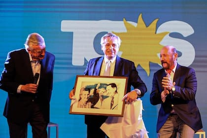 José Luis Gioja, el actual presidente del PJ, con Alberto Fernández y Gildo Insfrán.