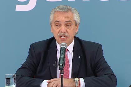 Alberto Fernández junto a Agustín Rossi. Participación en la presentación de la Mesa Nacional de Integridad y Transparencia