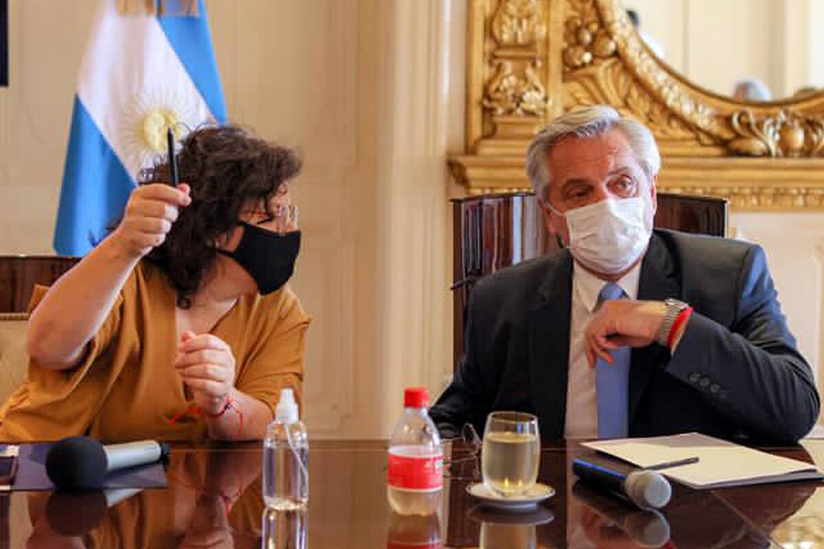 Alberto Fernández junto a Carla Vizzotti en la Casa Rosada