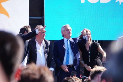 Alberto Fernández junto a Carlos Linares en Chubut