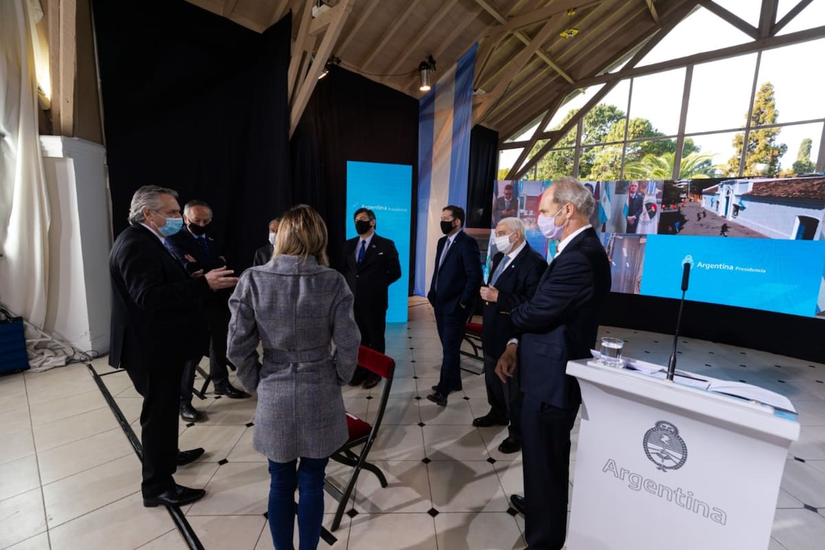 Alberto Fernández, junto a empresarios en el Día de la Independencia
