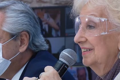 Alberto Fernández, junto a Estela de Carlotto, en la previa del Día de la Memoria; la presidenta de Abuelas pidió que Mauricio Macri fuera preso "cuanto antes"