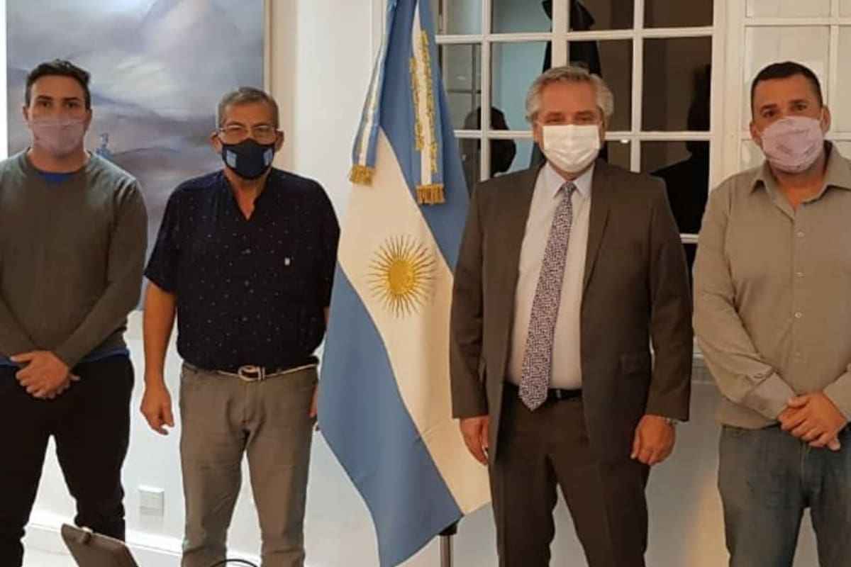 Alberto Fernández junto a Gildo Onorato, del Movimiento Evita; Juan Carlos Alderete, de la CCC, y Daniel Menéndez, de Barrios de Pie-Somos