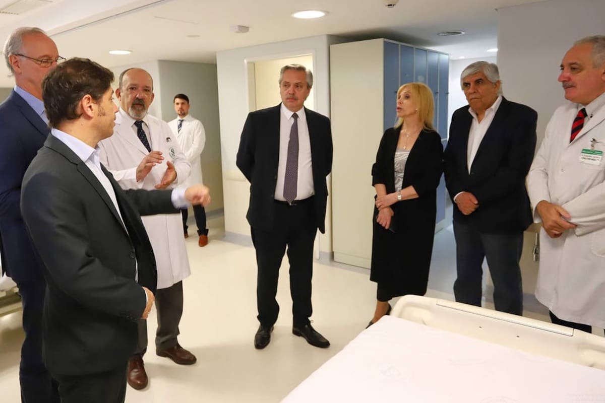 Alberto Fernández junto a Hugo Moyano en abril pasado