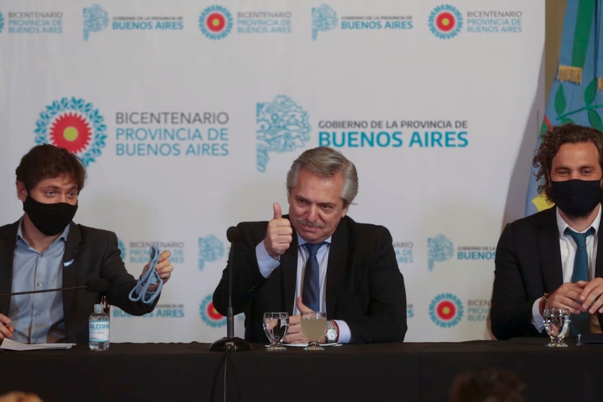 Alberto Fernández, junto a Kicillof y Cafiero, en La Plata