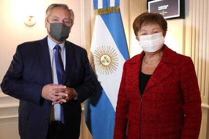 Alberto Fernández junto a la titular del FMI, Kristalina Georgieva, durante su último encuentro, en Roma