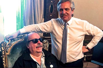 Alberto Fernández junto a Litto Nebbia