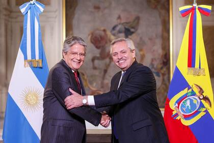 Alberto Fernández junto a su par de Ecuador, Guillermo Lasso
