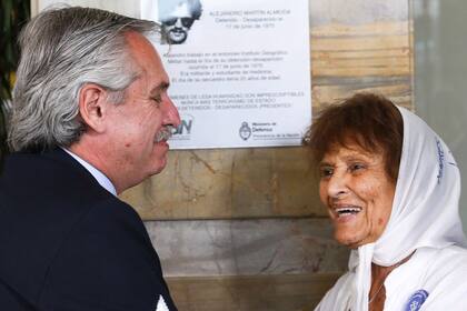 Alberto Fernández junto a Taty Almeida