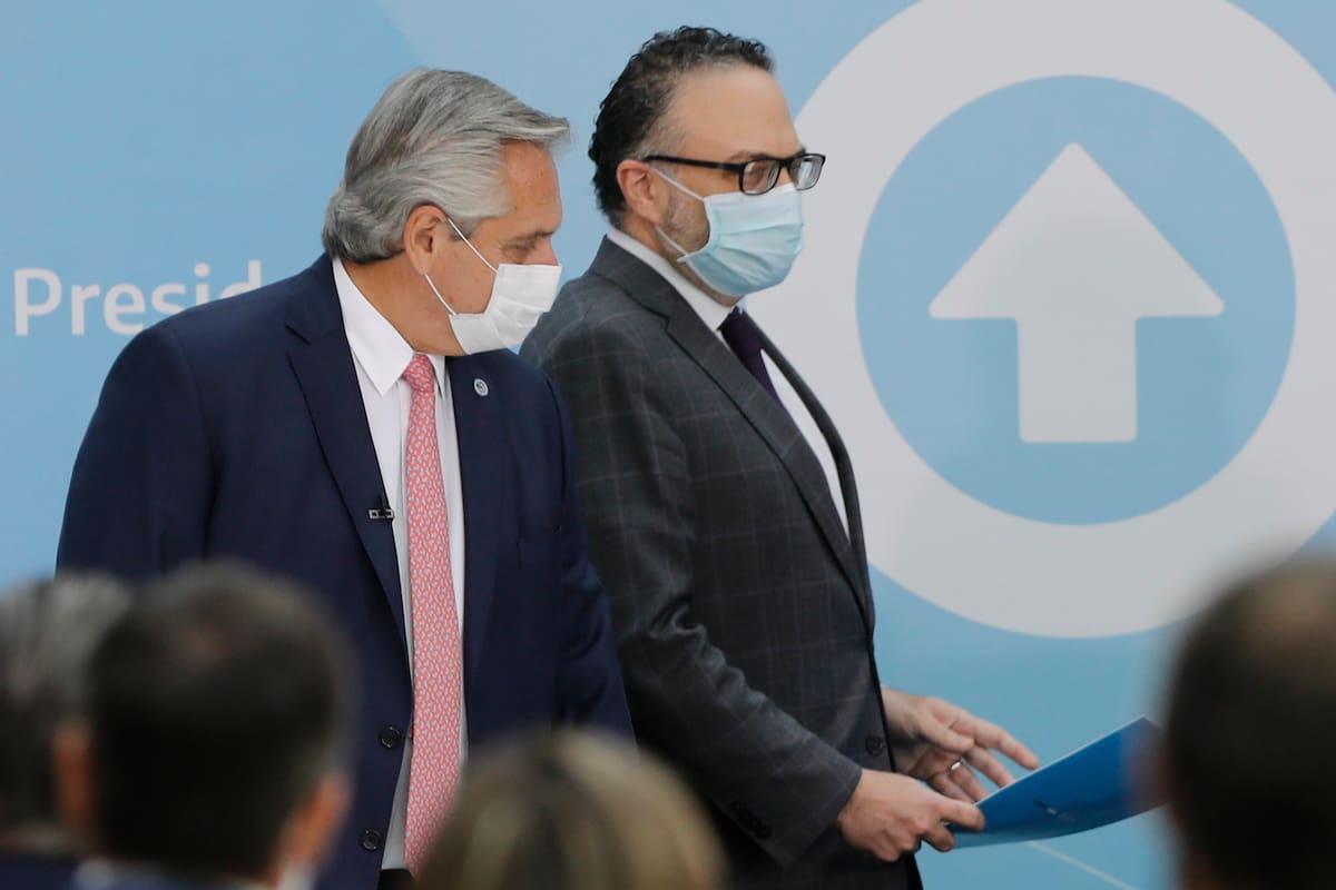 Alberto Fernández junto al ahora exministro Matías Kulfas