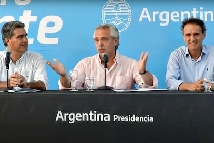 Alberto Fernández junto al gobernador Jorge Capitanich y al ministro Katopodis