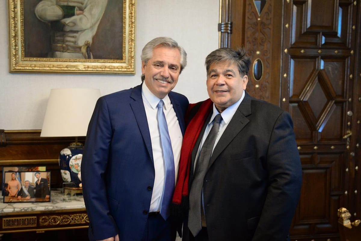 Alberto Fernández, junto al intendente de José C. Paz, Mario Ishii
